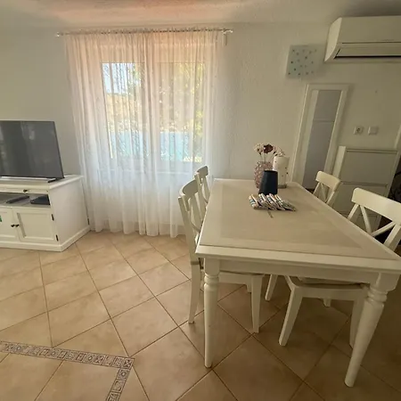 Zita شقة روغوزنيكا