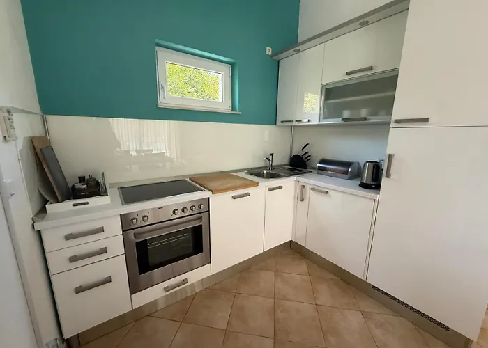 Zita Daire Rogoznica (Sibenik-Knin)